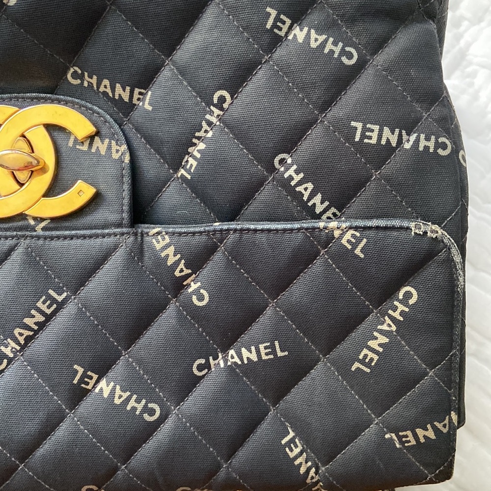 Chanel Vintage Rare 1990s Quilted Logo Letters Maxi Jumbo Classic Flap - Picture 14 of 17
